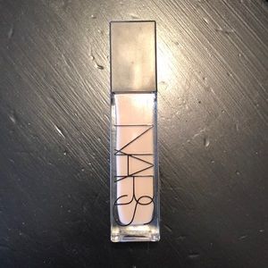 NARS natural radiant longwear foundation L2